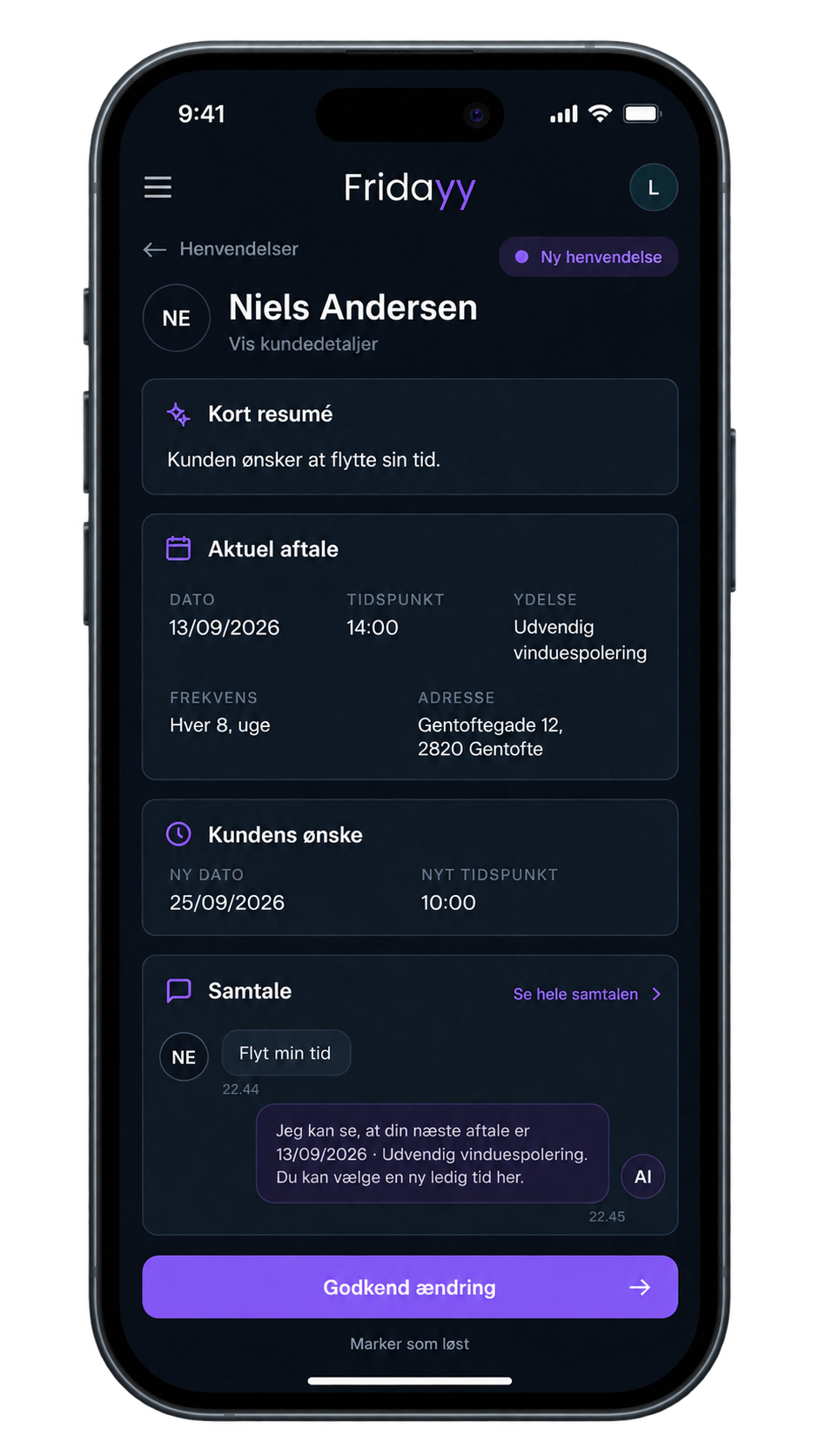 Fridayy-dashboard vist på en iPhone med en kundehenvendelse om flytning af tid